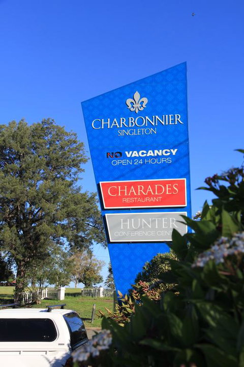 Charbonnier Motor Inn - Airlie Beach Holiday 3