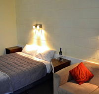 Charles Sturt Motor Inn - Airlie Beach Holiday