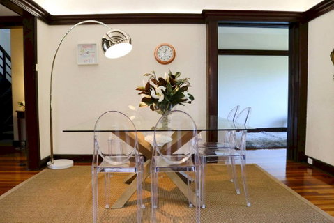 Charming & Cosy Home With City Views - Airlie Beach Holiday 2