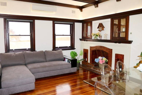 Charming & Cosy Home With City Views - Airlie Beach Holiday 0