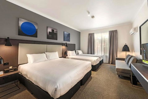 CKS Sydney Airport Hotel (formerly Quality Hotel) - Airlie Beach Holiday 1