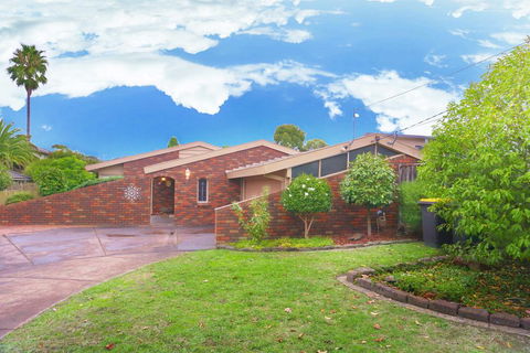 Classic Double Brick Garden House - Airlie Beach Holiday 0
