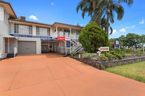 Clifford Park Holiday Motor Inn - Airlie Beach Holiday 1