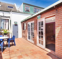 Clover Free Car Parking Hostel - Airlie Beach Holiday