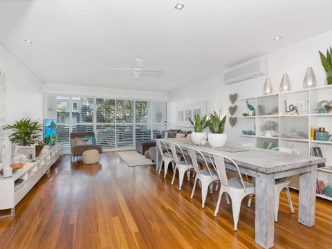 COASTAL CHIC @ CASUARINA - Airlie Beach Holiday 0