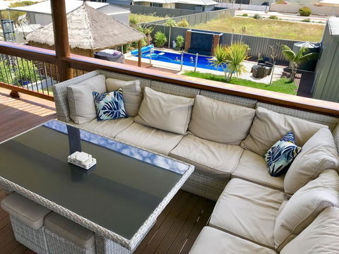 Coastal Paradise Holiday Home: Swimming Pool + WiFi - Airlie Beach Holiday 1