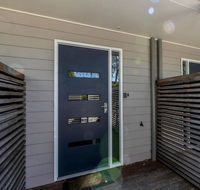 COASTAL SOUL VILLA  BROADBEACH - Airlie Beach Holiday