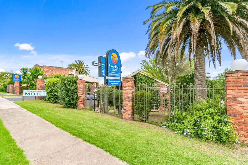 Macleod VIC Airlie Beach Holiday
