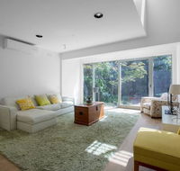 Comfy holiday house with poolRosanna - Airlie Beach Holiday