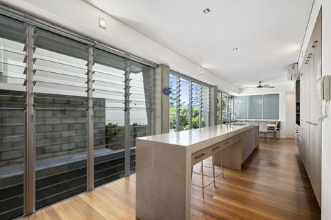 Contemporary & Central, Sunshine Beach - Airlie Beach Holiday 3