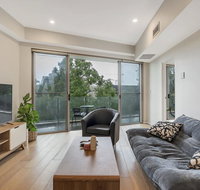 Convenient Apartment - 1 Min Walk To Train - Airlie Beach Holiday