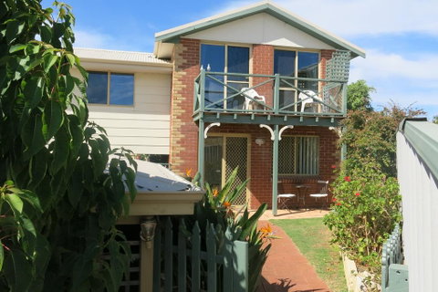 Coogee WA Accomodation - Airlie Beach Holiday 0