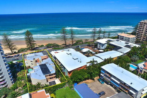 Coolum Baywatch Luxury Style Penthouse, Linen Included, WIFI, 500 Bond - Airlie Beach Holiday 1