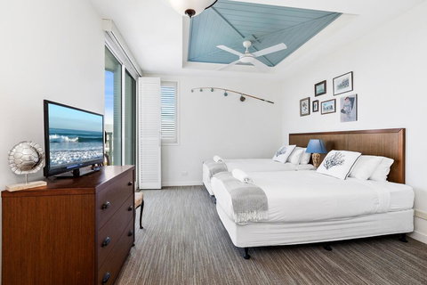 Corporate Boardies @ Gunnamatta Ave - Airlie Beach Holiday 2
