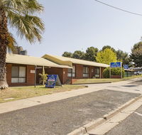 Country Roads Motor Inn