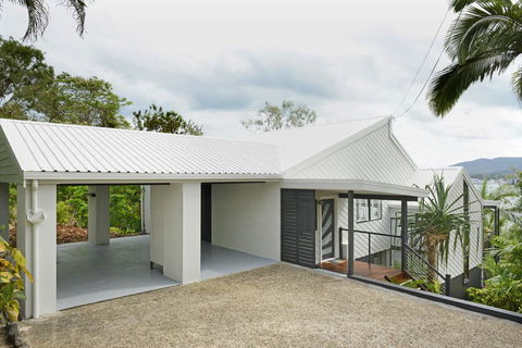 Crusoe's Beach House - Airlie Beach - Airlie Beach Holiday 1