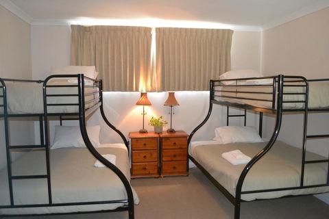 Cypress Drive Town House - Airlie Beach Holiday 1
