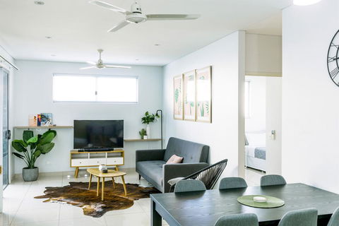 Darwin City Chic@Kube Apartments - Airlie Beach Holiday 1