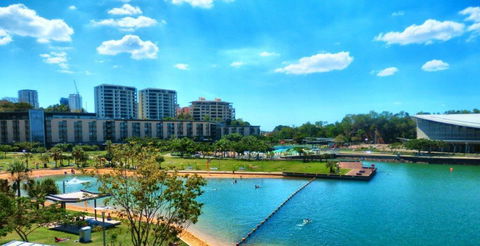 Darwin Deluxe Apartments - Airlie Beach Holiday 1