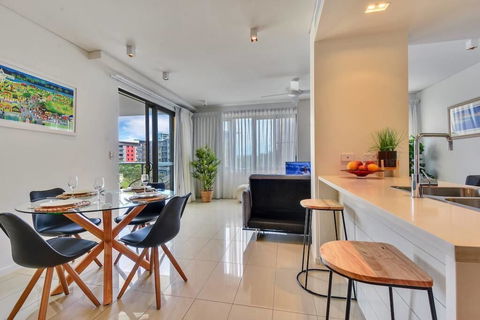 Darwin Waterfront Luxury Apartment - Airlie Beach Holiday 1