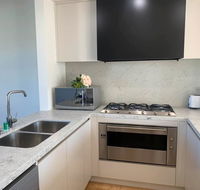 Delicate and Peaceful Bundoora Townhouse 10 - Airlie Beach Holiday