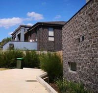 Delicate and Peaceful Bundoora Townhouse 11 - Airlie Beach Holiday