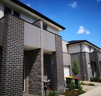 Delicate and Peaceful Bundoora Townhouse 12 - Airlie Beach Holiday