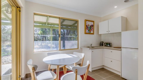 Devonleigh Bed And Breakfast - Airlie Beach Holiday 0