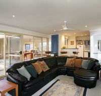 Dolphin 3 Bedroom House by Shoalwater Executive Homes - Airlie Beach Holiday