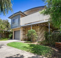 DRIFTWOOD VILLA - free wifi walk to beach