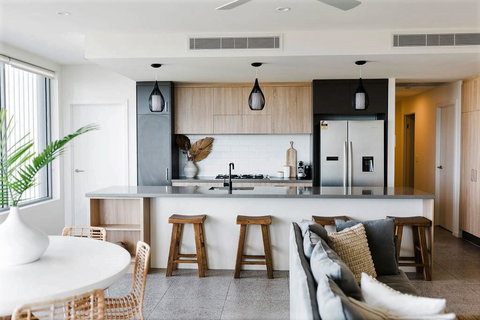Dune Beach Front Apartment 15 - Airlie Beach Holiday 1