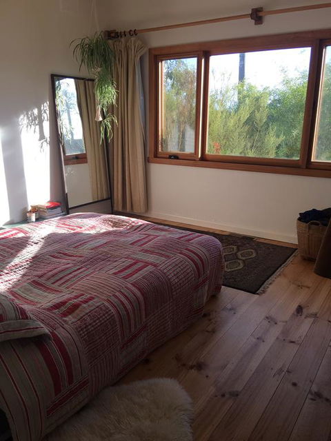 Eco-renovated Light-filled House On A Hill - Airlie Beach Holiday 3