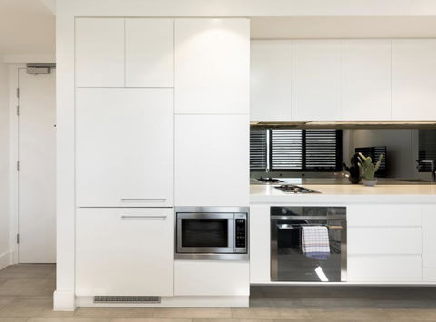 EIGHT TWO NINE TWO III: BONDI BEACH - Airlie Beach Holiday 1