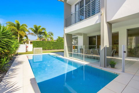Elliston @ Corporate Boardies. - Airlie Beach Holiday 1