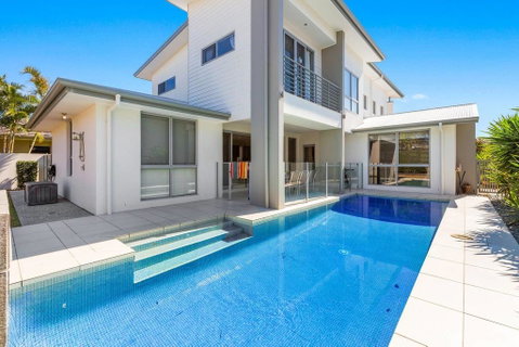 Elliston @ Corporate Boardies. - Airlie Beach Holiday 0