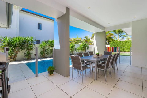 Elliston @ Corporate Boardies. - Airlie Beach Holiday 3