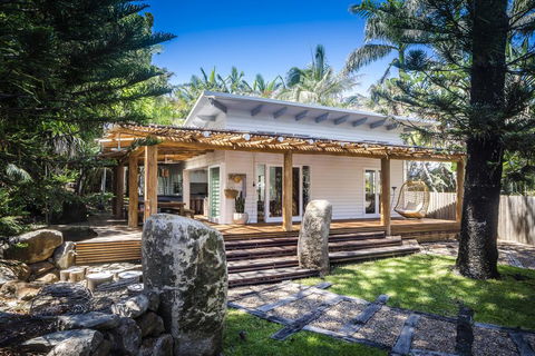 Eternity Beach House - Eco Luxury Byron Bay - Airlie Beach Holiday 0