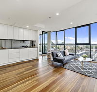 Executive City-centre Apartment with Parking - Airlie Beach Holiday