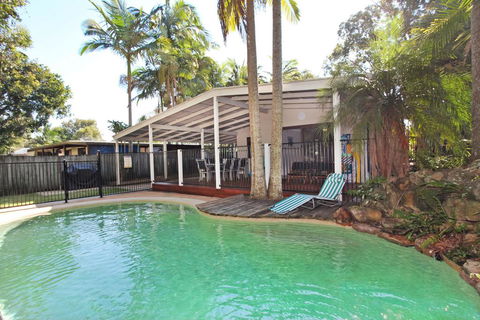 FABULOUS HOLIDAY HIDEAWAY - COOLUM BEACH - Airlie Beach Holiday 0