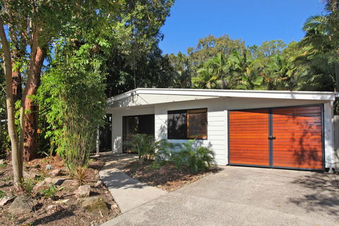 FABULOUS HOLIDAY HIDEAWAY - COOLUM BEACH - Airlie Beach Holiday 3