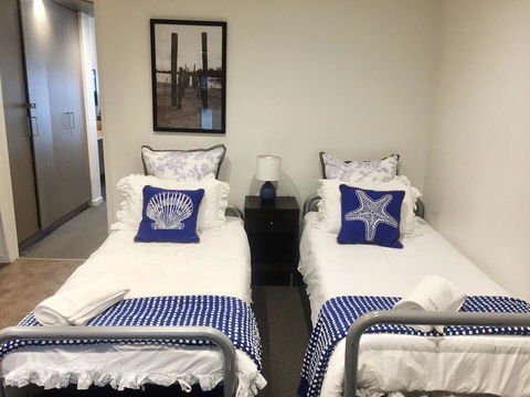 FAMILY ISLAND GETAWAY - BEACHFRONT APARTMENT - Airlie Beach Holiday 2