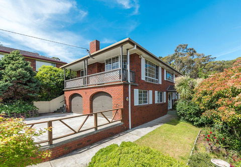 FAMILY With Children Of All Ages - Water/Bridge View - Airlie Beach Holiday 0