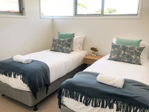 Fat Frog Beach Houses - Airlie Beach Holiday 1