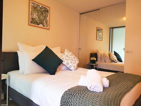 FITZROY FANTASTIC 1BR APT With FREE WINE, NETFLIX, WIFI, Close To TRAMS, COLES - Airlie Beach Holiday 1