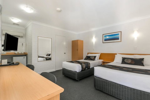 Flag Motor Lodge - Airlie Beach Holiday 1