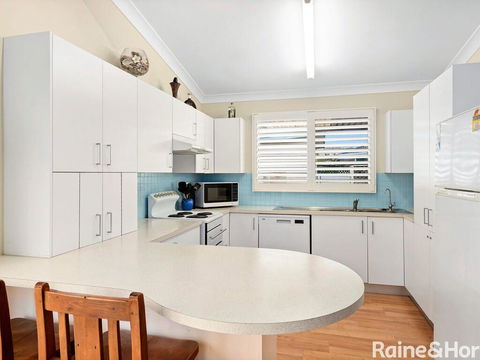 Gone To The Beach - 40 Coogee Ave, The Entrance No - Airlie Beach Holiday 1