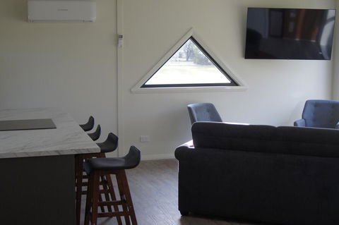 Goolwa Spa & River Retreat House - Airlie Beach Holiday 1