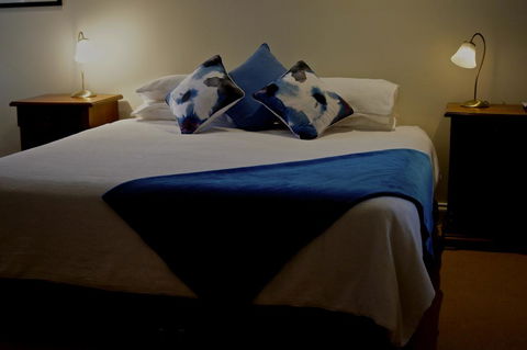 Goolwa Spa & River Retreat House - Airlie Beach Holiday 0