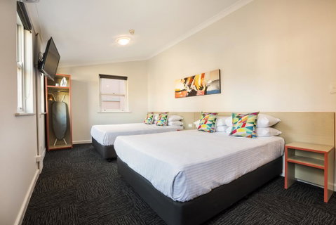 Granville Hotel - Airlie Beach Holiday 1