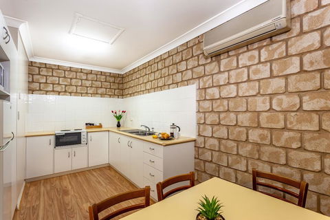 Great Divide Motor Inn - Airlie Beach Holiday 0